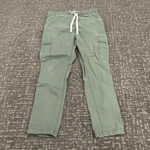 old navy slim fit cargo pants L